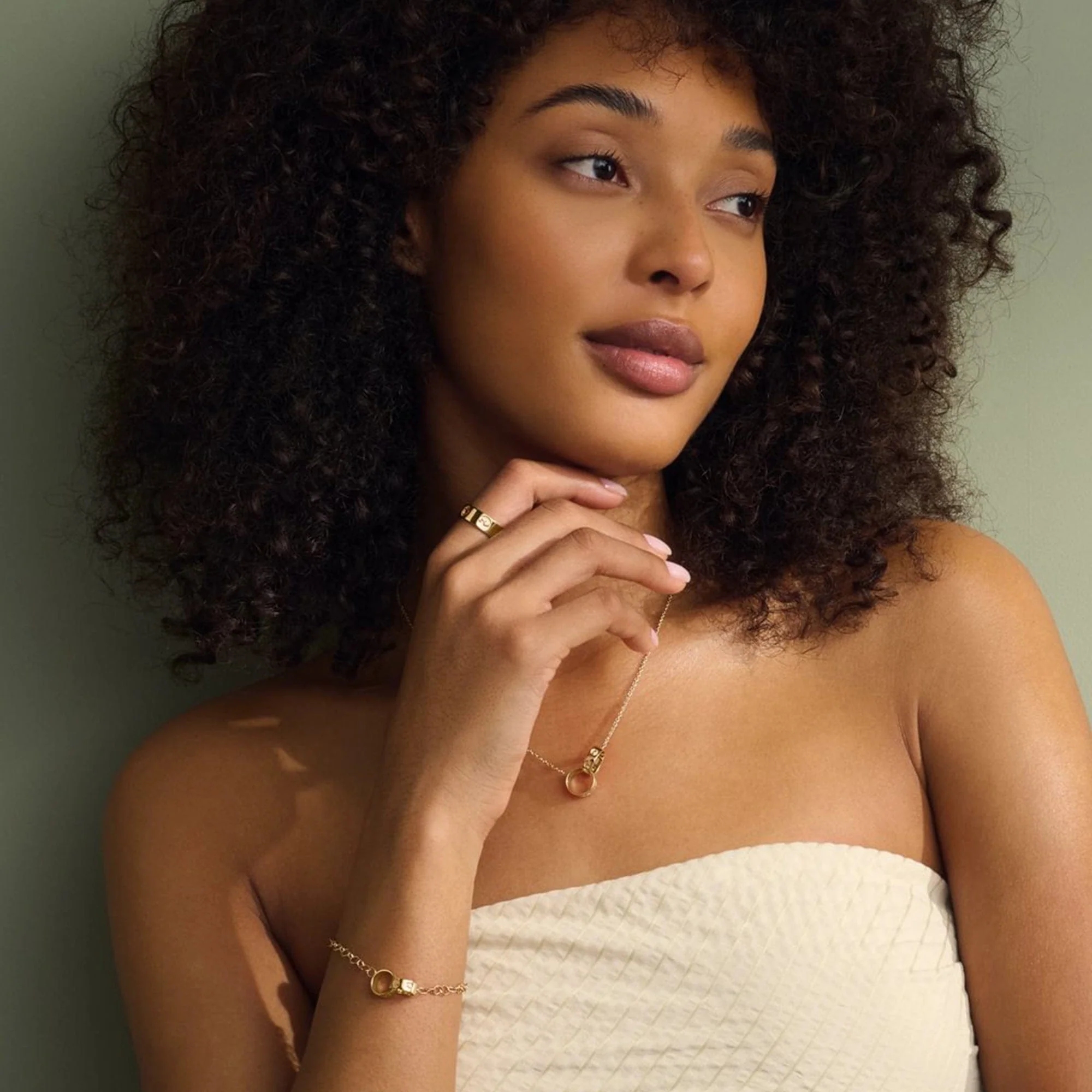 Insignia 9ct Solid Gold Linked Ring Necklace - Image 2